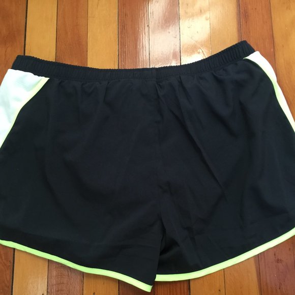 Old Navy Active Run Shorts - Picture 2 of 9